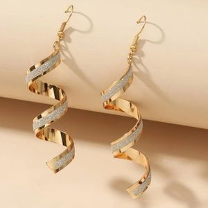 ✅3/$18 🆕 🎉HP🎊Glitter Detail Spiral Drop Earrings